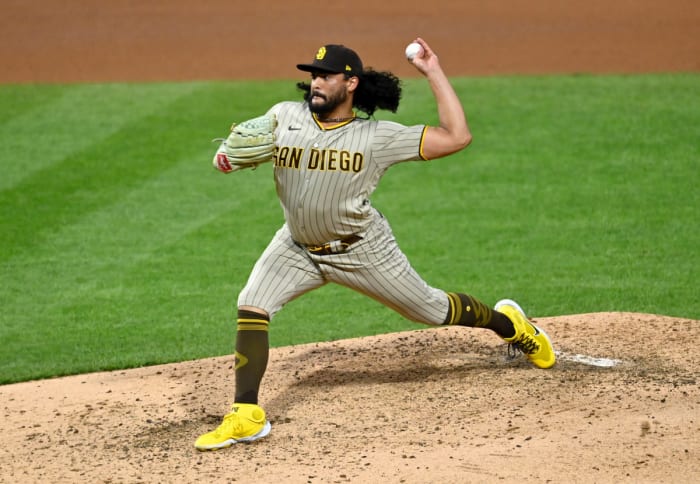 Padres starting pitcher Sean Manaea throws a pitch. (2022)